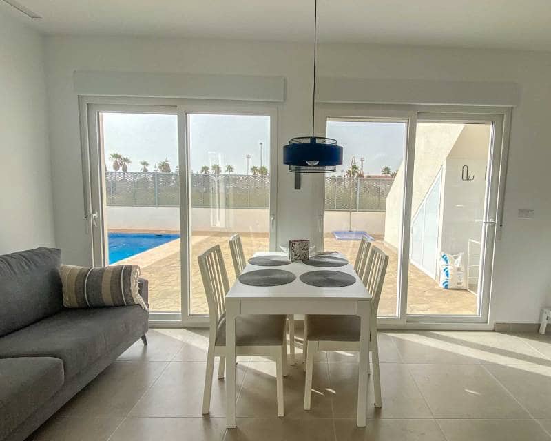 2 sypialnia Dom blizniak na sprzedaż w Los Alcazares z basenem garażem - 269 500 € (Ref: 10182145)