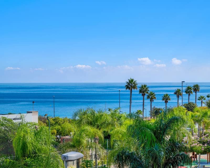 3 bedroom Apartment for sale in Mil Palmeras with pool garage - € 435,000 (Ref: 10183285)