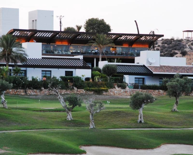 3 makuuhuone Huvila myytävänä paikassa La Peraleja Golf Resort mukana uima-altaan - 660 000 € (Ref: 10183542)