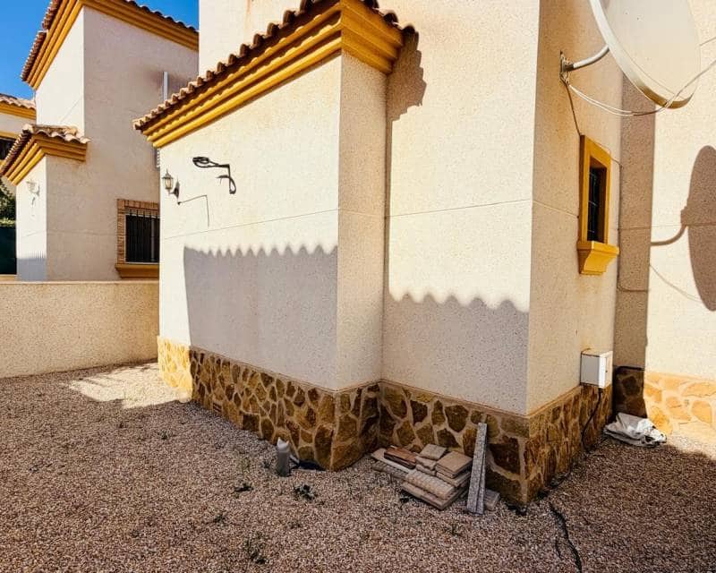 3 slaapkamer Villa te koop in Los Montesinos met garage - € 255.000 (Ref: 10185336)