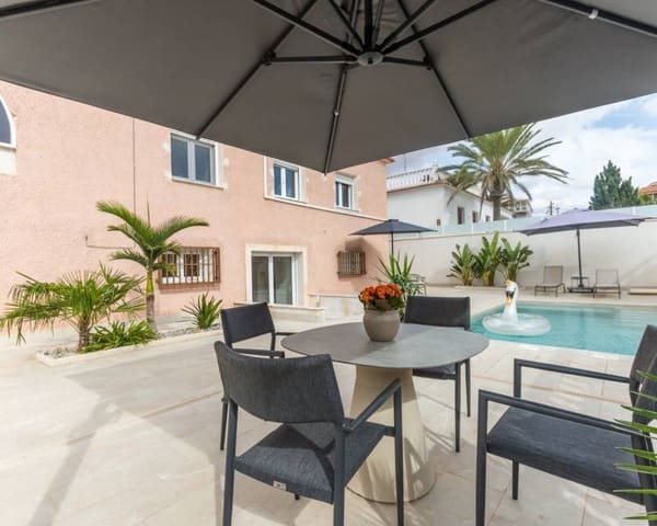 Pareado de 3 habitaciones en Punta Prima, Torrevieja en venta con piscina - 680.000 € (Ref: 10185972)