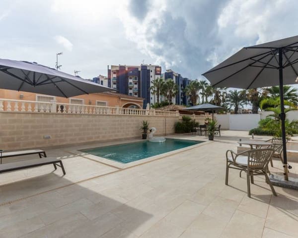 Pareado de 3 habitaciones en Punta Prima, Torrevieja en venta con piscina - 680.000 € (Ref: 10185972)