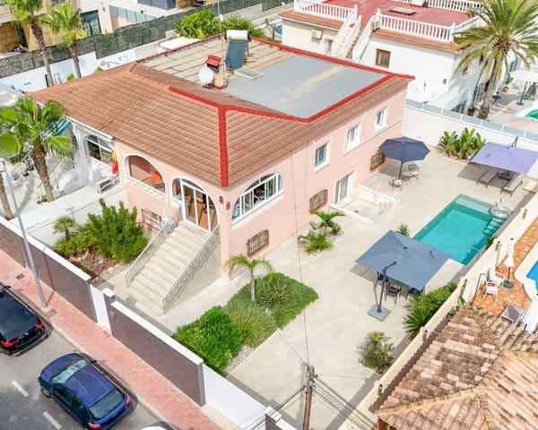 Pareado de 3 habitaciones en Punta Prima, Torrevieja en venta con piscina - 680.000 € (Ref: 10185972)