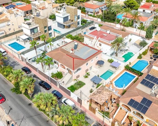 Pareado de 3 habitaciones en Punta Prima, Torrevieja en venta con piscina - 680.000 € (Ref: 10185972)