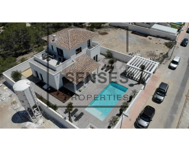 3 soveværelse Villa til salg i Lo Pepin med swimmingpool garage - € 715.000 (Ref: 6143802)