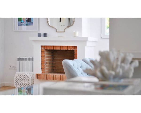 5 makuuhuone Huvila myytävänä paikassa La Marina, Elche / Elx mukana uima-altaan 
autotalli - 598 480 € (Ref: 6432284)