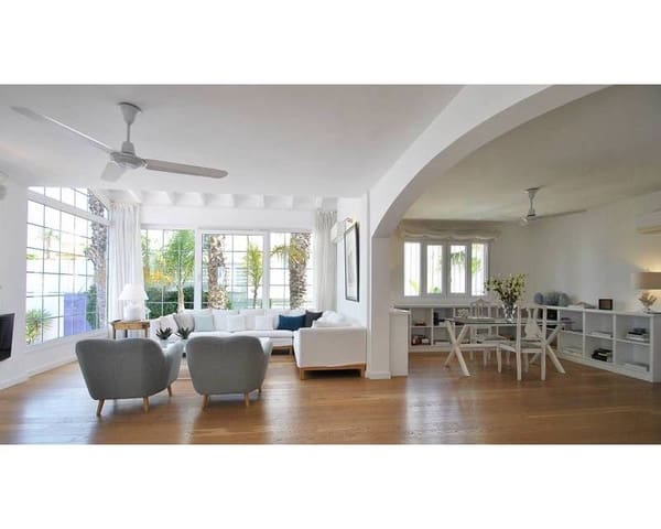 5 makuuhuone Huvila myytävänä paikassa La Marina, Elche / Elx mukana uima-altaan 
autotalli - 598 480 € (Ref: 6432284)