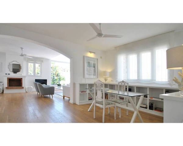 5 makuuhuone Huvila myytävänä paikassa La Marina, Elche / Elx mukana uima-altaan 
autotalli - 598 480 € (Ref: 6432284)