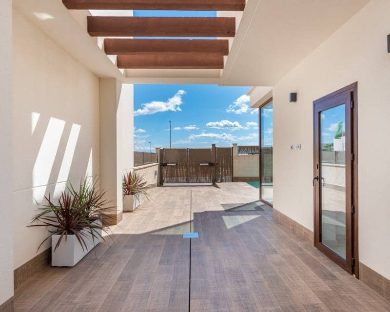 3 bedroom Villa for sale in Ciudad Quesada with pool - € 579,000 (Ref: 6480270)