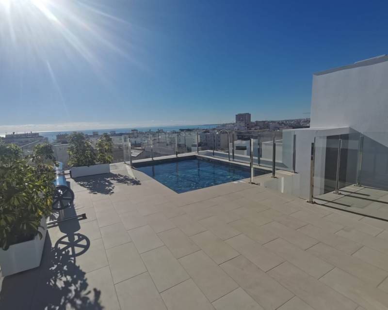 2 makuuhuone Ranta-asunto myytävänä paikassa Torrevieja mukana uima-altaan - 259 000 € (Ref: 6491605)