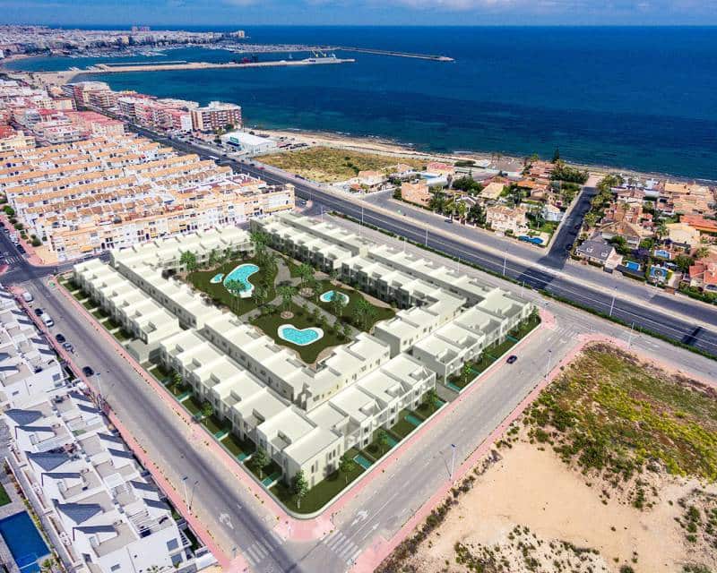 2 soveværelse Byhus til salg i Torrevieja med swimmingpool - € 380.000 (Ref: 6590662)