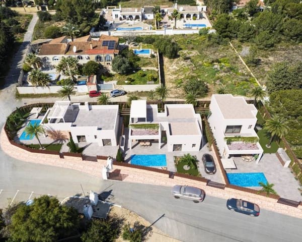 Chalet de 3 habitaciones en Cabo Roig, Orihuela en venta con piscina garaje - 760.000 € (Ref: 6787039)