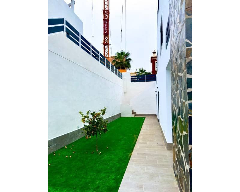 Chalet de 4 habitaciones en Ciudad Quesada en venta con piscina garaje - 834.000 € (Ref: 6914987)