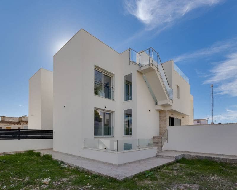 4 bedroom Villa for sale in La Mata with pool garage - € 750,000 (Ref: 6961497)