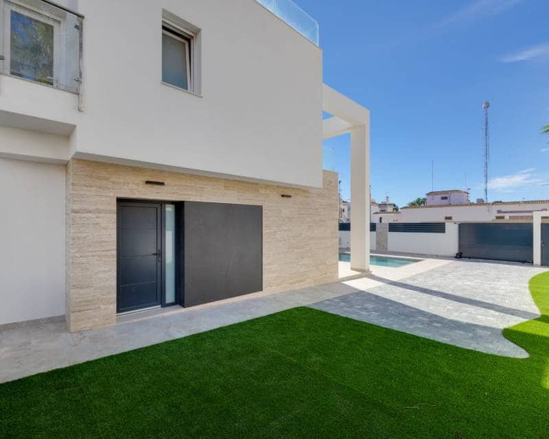 4 bedroom Villa for sale in La Mata with pool garage - € 750,000 (Ref: 6961497)