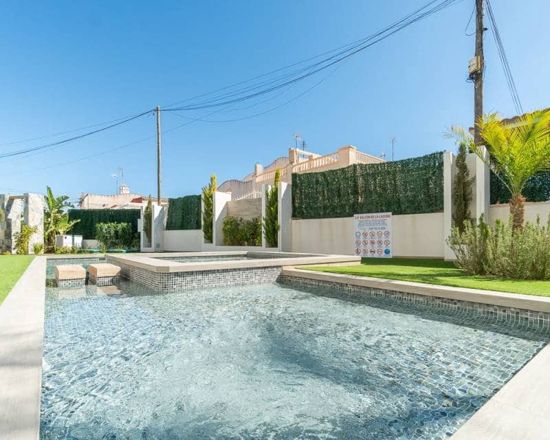 3 sypialnia Dom na sprzedaż w Torrevieja z basenem - 299 900 € (Ref: 6966259)
