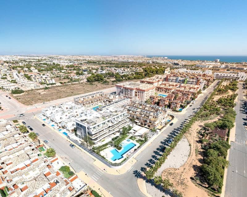 Ático de 2 habitaciones en Cabo Roig en venta con piscina garaje - 460.000 € (Ref: 7395445)