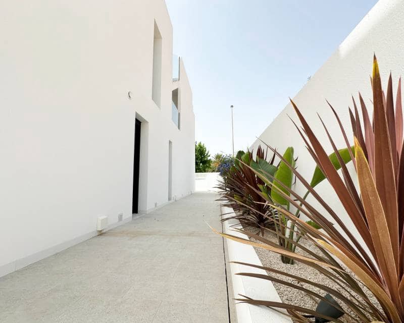3 bedroom Villa for sale in Torre de la Horadada with pool garage - € 599,000 (Ref: 7401244)