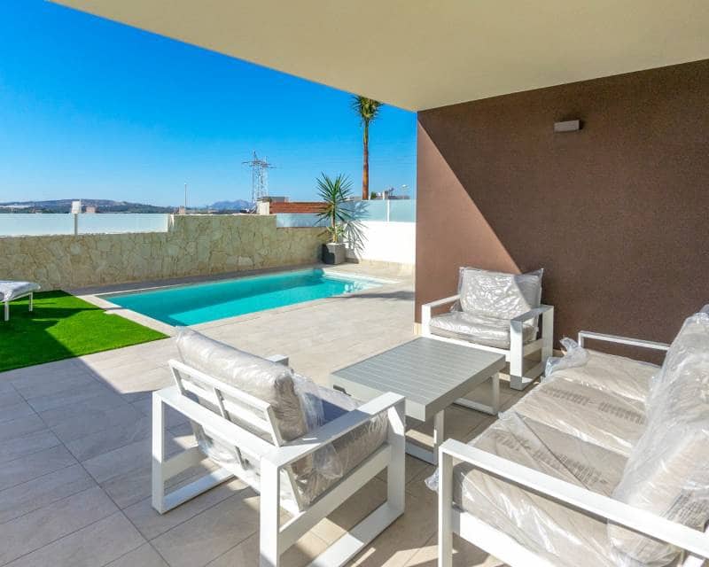 3 bedroom Villa for sale in Ciudad Quesada with pool garage - € 629,000 (Ref: 7410700)