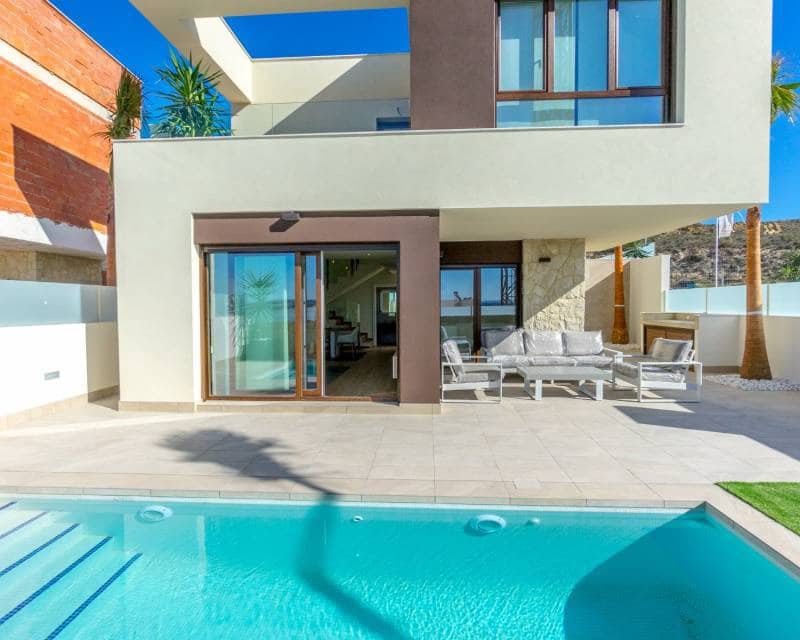 3 bedroom Villa for sale in Ciudad Quesada with pool garage - € 629,000 (Ref: 7410700)