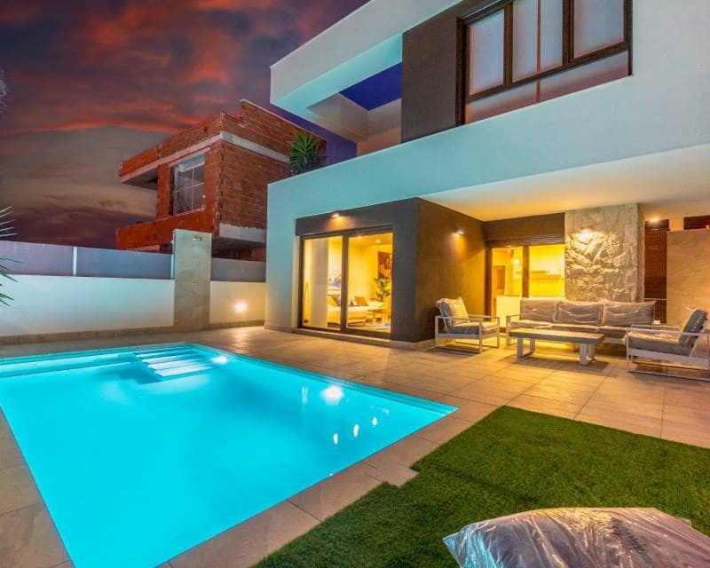 3 bedroom Villa for sale in Ciudad Quesada with pool garage - € 629,000 (Ref: 7410700)