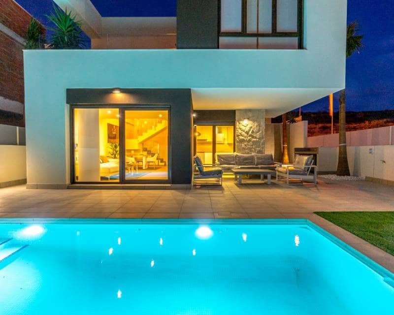 3 bedroom Villa for sale in Ciudad Quesada with pool garage - € 629,000 (Ref: 7410700)