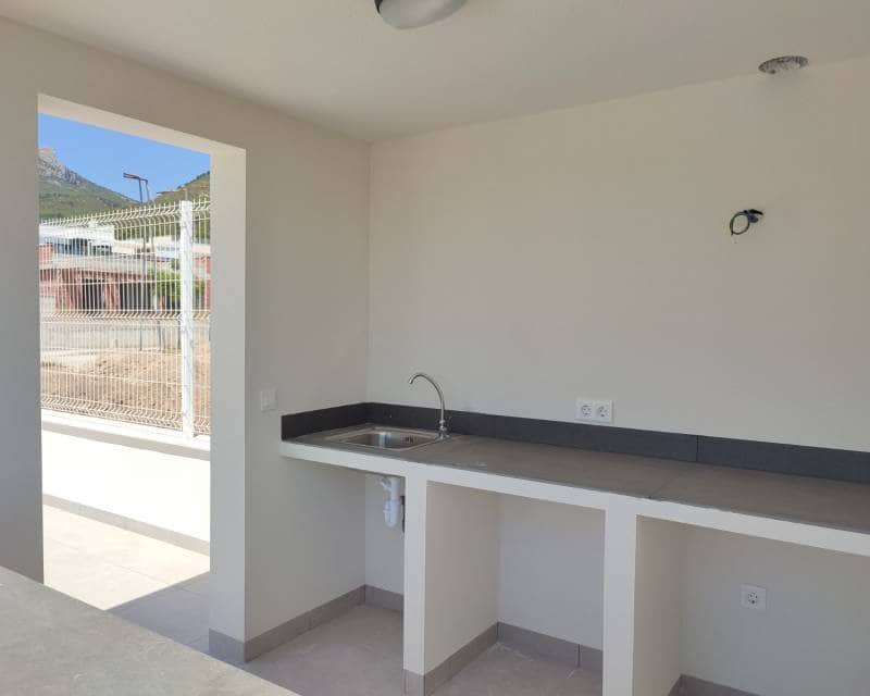 4 slaapkamer Villa te koop in Polop met garage - € 595.000 (Ref: 7425870)