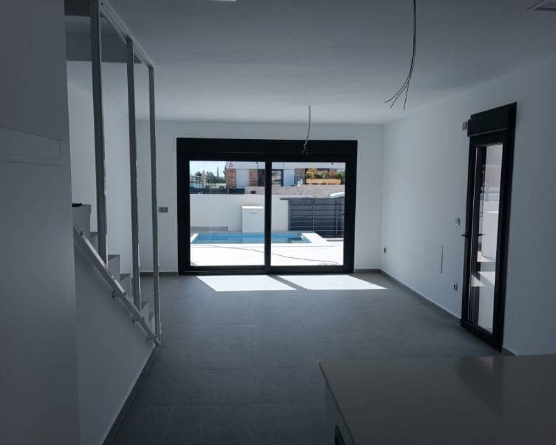 3 sypialnia Dom szeregowy na sprzedaż w Daya Nueva z basenem - 299 000 € (Ref: 7432784)