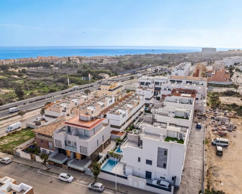 4 chambre Villa/Maison Mitoyenne à vendre à Guardamar del Segura - 507 050 € (Ref: 7449343)