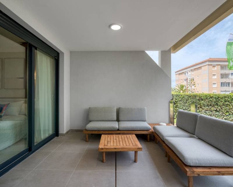 2 slaapkamer Appartement te koop in Punta Prima met zwembad - € 344.000 (Ref: 7530970)