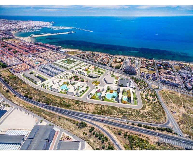 2 soveværelse Byhus til salg i Torrevieja med swimmingpool - € 360.000 (Ref: 7530972)