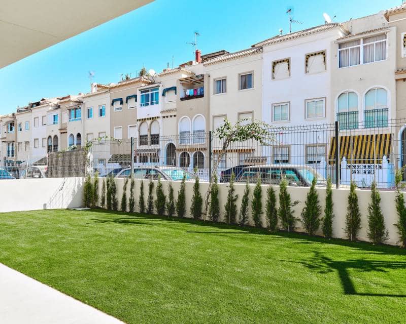 2 soveværelse Byhus til salg i Torrevieja med swimmingpool - € 360.000 (Ref: 7530972)