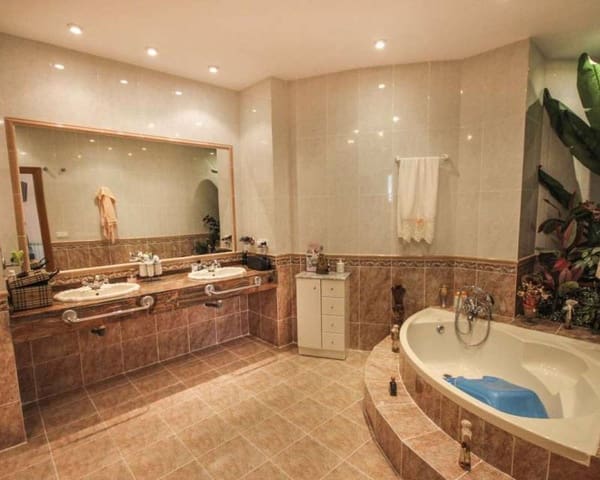 5 soverom Villa til salgs i Sierra Helada, Benidorm med svømmebasseng garasje - € 1 300 000 (Ref: 7642558)