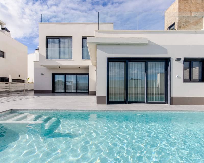 Chalet de 3 habitaciones en San Miguel de Salinas en venta con piscina garaje - 1.250.000 € (Ref: 7678134)