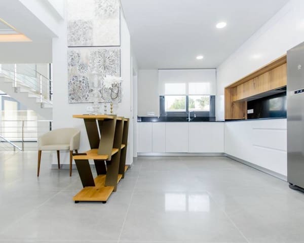 Chalet de 3 habitaciones en San Miguel de Salinas en venta con piscina garaje - 1.250.000 € (Ref: 7678134)