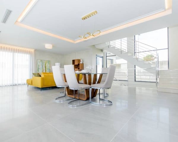 Chalet de 3 habitaciones en San Miguel de Salinas en venta con piscina garaje - 1.250.000 € (Ref: 7678134)