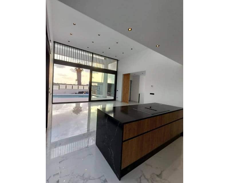 3 bedroom Villa for sale in Ciudad Quesada with pool garage - € 719,000 (Ref: 7771325)