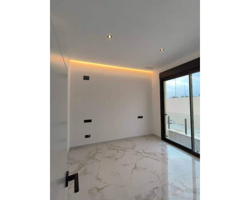 3 bedroom Villa for sale in Ciudad Quesada with pool garage - € 719,000 (Ref: 7771325)