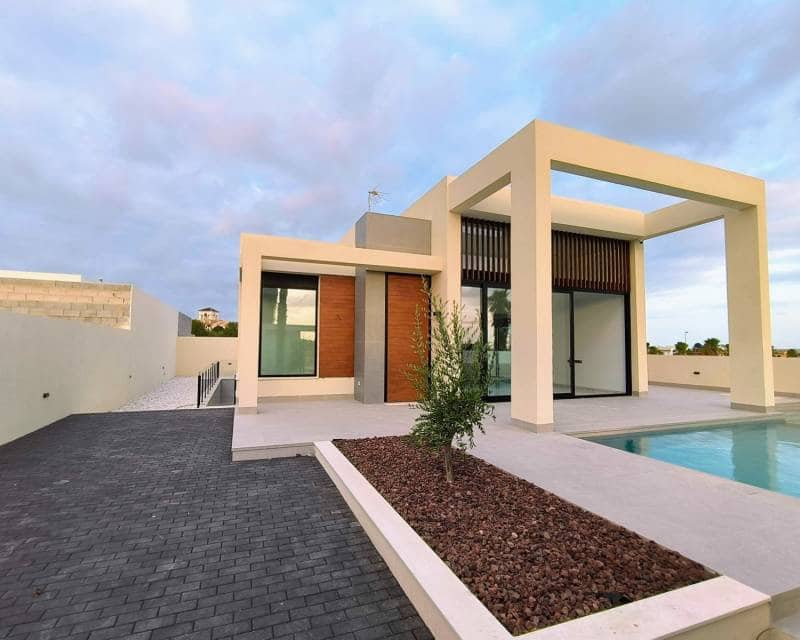 3 bedroom Villa for sale in Ciudad Quesada with pool garage - € 719,000 (Ref: 7771325)