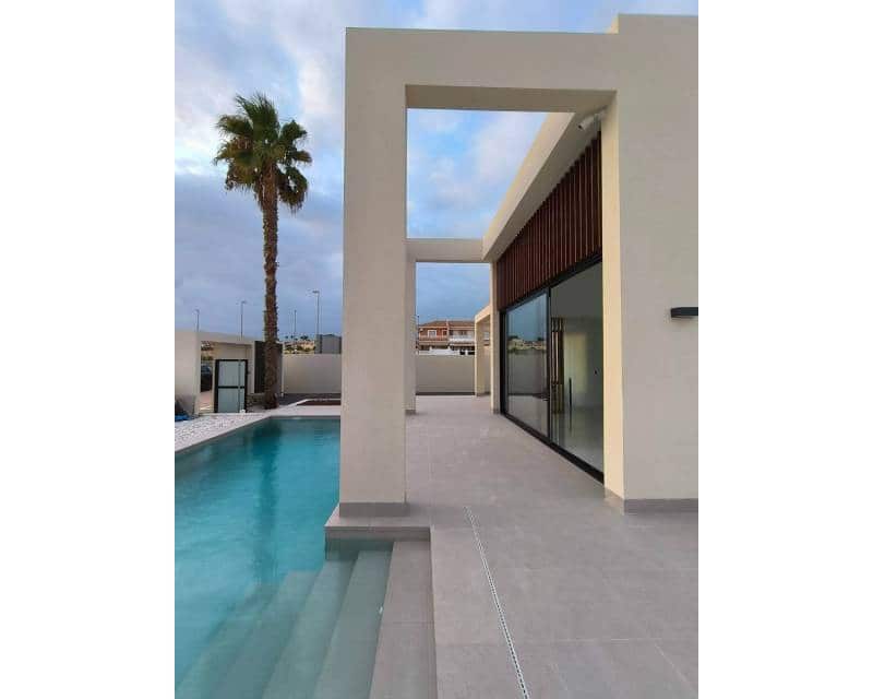 3 bedroom Villa for sale in Ciudad Quesada with pool garage - € 719,000 (Ref: 7771325)