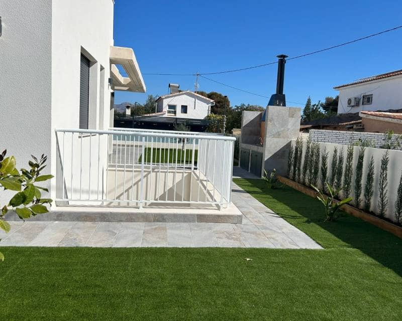 3 slaapkamer Villa te koop in El Campello met zwembad garage - € 710.000 (Ref: 7787498)