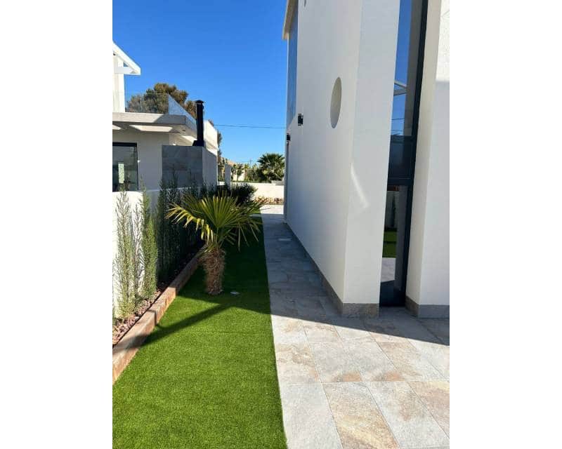 3 slaapkamer Villa te koop in El Campello met zwembad garage - € 710.000 (Ref: 7787498)