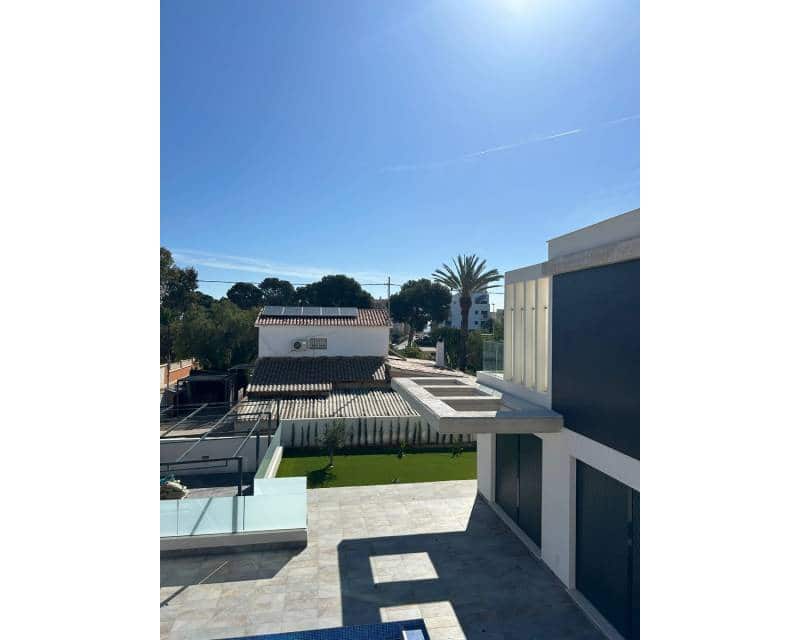 3 slaapkamer Villa te koop in El Campello met zwembad garage - € 710.000 (Ref: 7787498)