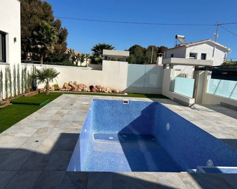 3 slaapkamer Villa te koop in El Campello met zwembad garage - € 710.000 (Ref: 7787498)