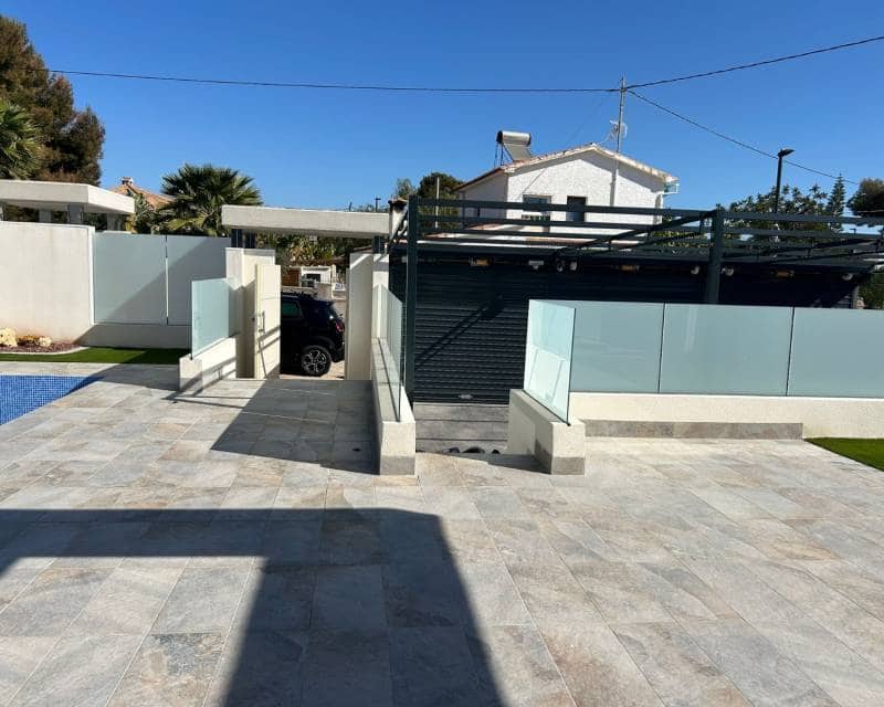 3 slaapkamer Villa te koop in El Campello met zwembad garage - € 710.000 (Ref: 7787498)
