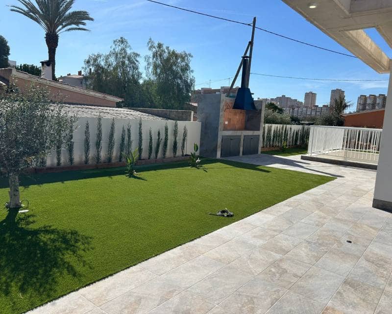 3 slaapkamer Villa te koop in El Campello met zwembad garage - € 710.000 (Ref: 7787498)