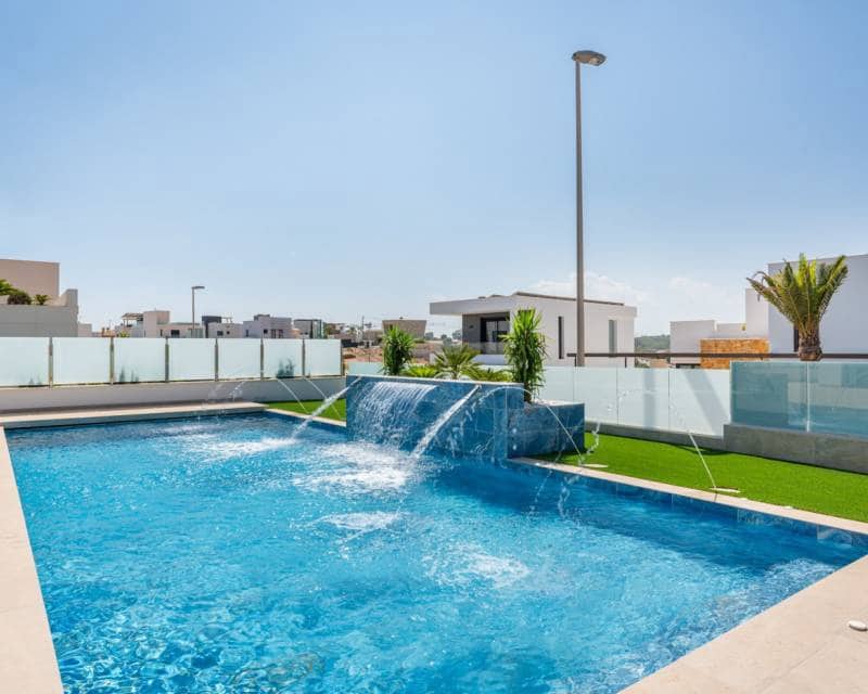 3 makuuhuone Huvila myytävänä paikassa Dehesa de Campoamor mukana uima-altaan 
autotalli - 975 000 € (Ref: 7811469)