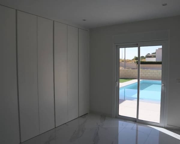 3 bedroom Villa for sale in La Romana with pool - € 320,000 (Ref: 7818211)