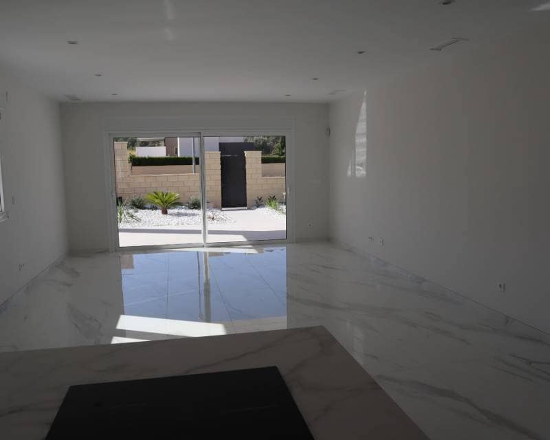 3 chambre Villa/Maison à vendre à La Romana avec piscine - 320 000 € (Ref: 7818211)