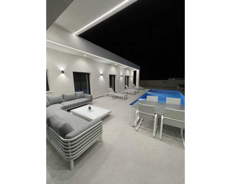 3 bedroom Villa for sale in La Romana with pool - € 360,000 (Ref: 7824564)